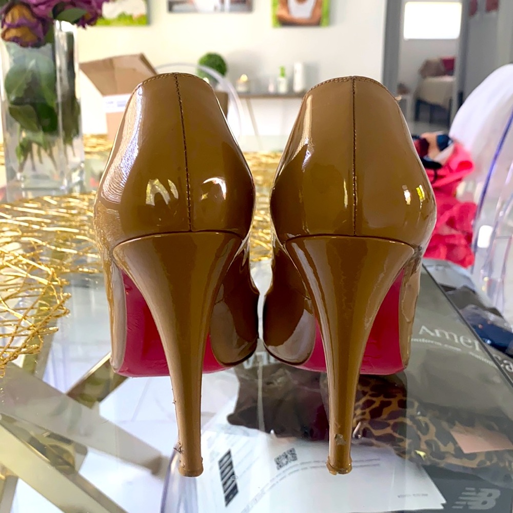 Christian Louboutins size 39 color nude